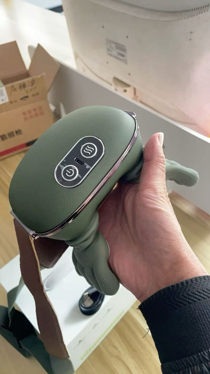 Siasoo Neck Massager With Heat-Wireless Portable Shiatsu Neck and Shoulder Deep Tissue 4D Kneading Back Massage With Fingers,Simulated Human Hand Design Muscle Relax Massager Mothers Day Gifts For Mom